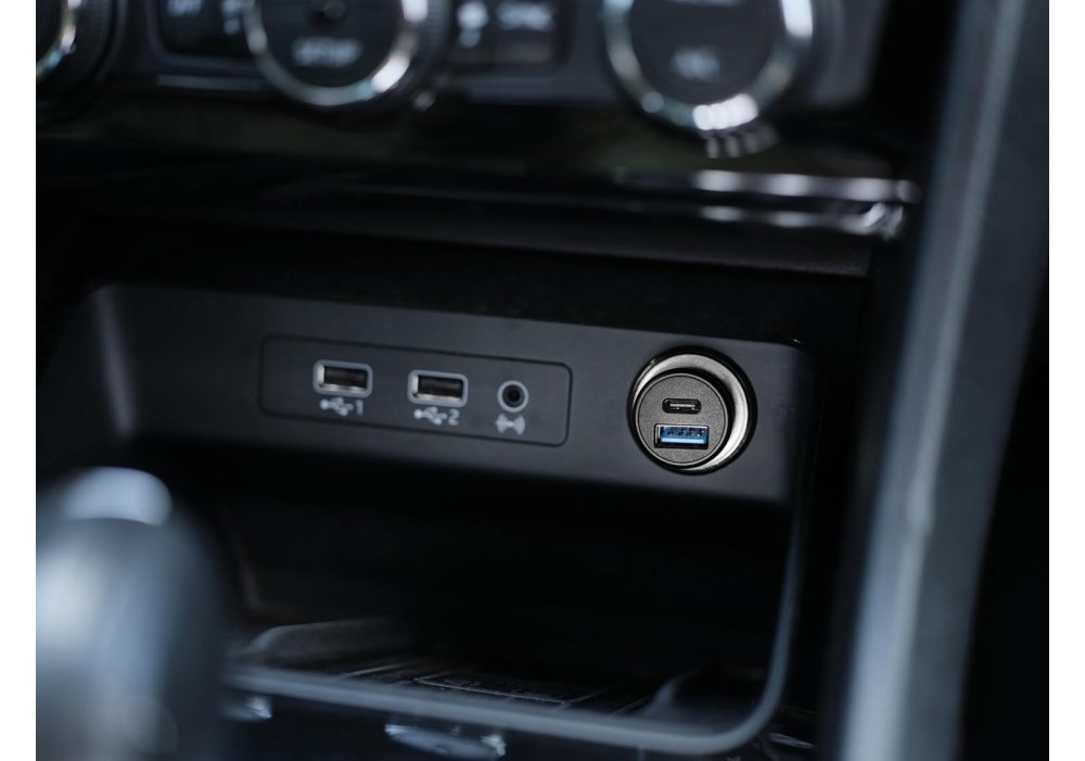 Автомобильное зарядное устройство Trust 38Вт USB-A/USB-C PD, QC, черный