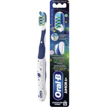 Зубна щітка Oral-B Джуніор для дiтей (6-12 років) м'якої жорсткості 1 шт