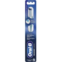 Зубна щітка Oral-B Pro-Expert середньої жорсткості 1 шт
