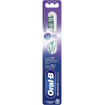 Зубна щітка Oral-B Pro 3D White Advanced Відбілювання середньої жорсткості 1 шт